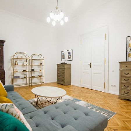 Unique Experience at Rimanoczy Palace Oradea Extérieur photo